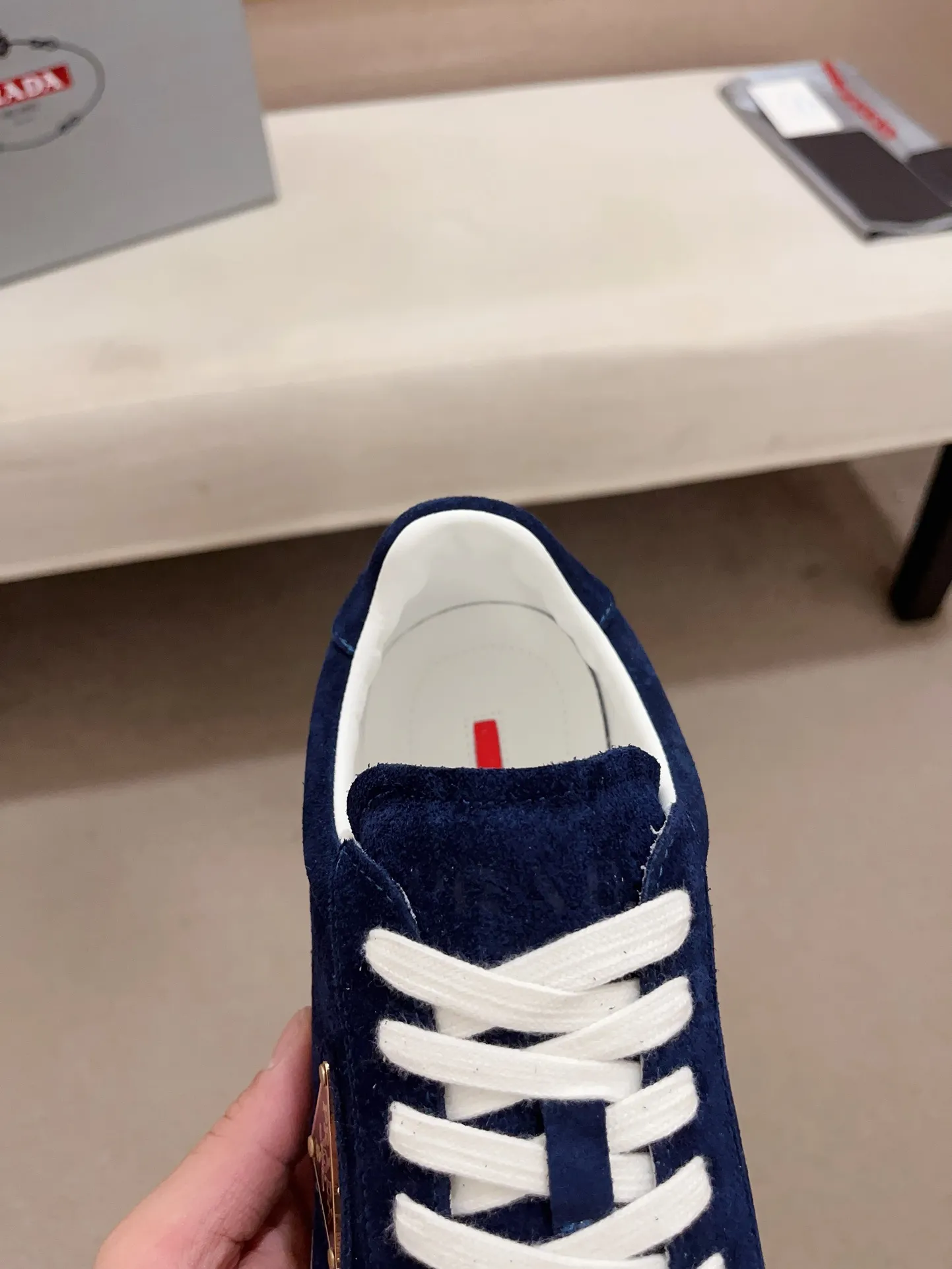 Men's Men's Shoes 💰 500💰 ✔️✔️✔️Higher version High-quality new PRADA (Prada) counters are launched simultaneously. The new men's shoes and 😘fabrics are made of high-tech glue-making technology. Lining: Full cowhide lining. 👍🏿 High-end ☄️ air-cushion molded anti-slip rubber outsole, exquisite lines, simple and elegant, comfortable and high-end for leisure travel. Code number: 38 to 44 (45 can be customized and cannot be returned or exchanged)